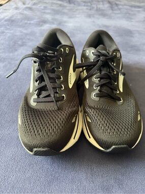 Brooks women Black and White Athletic Running Shoes